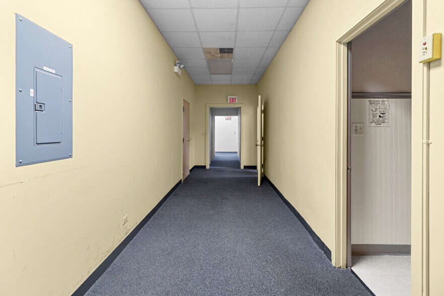 More Photos Of 114-118 E Calhoun St, Woodstock Freestanding For Lease