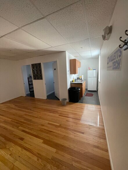 More Photos Of 446 N Mechanic St, Cumberland Office For Sale