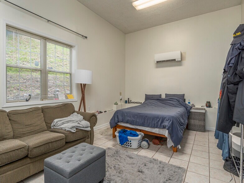 More Photos Of 20-24 Park Terrace Dr, Clyde Office Residential For Sale