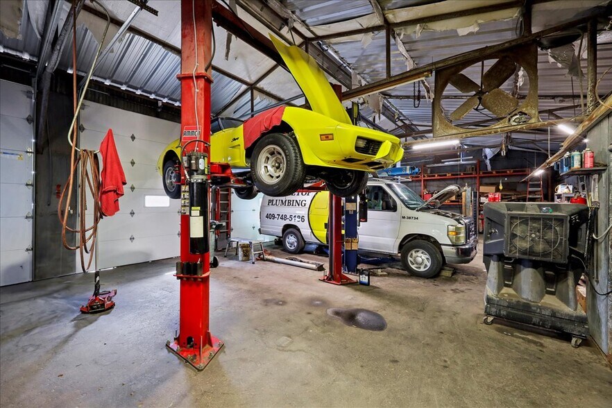 More Photos Of 1470 North St, Beaumont Auto Repair For Sale