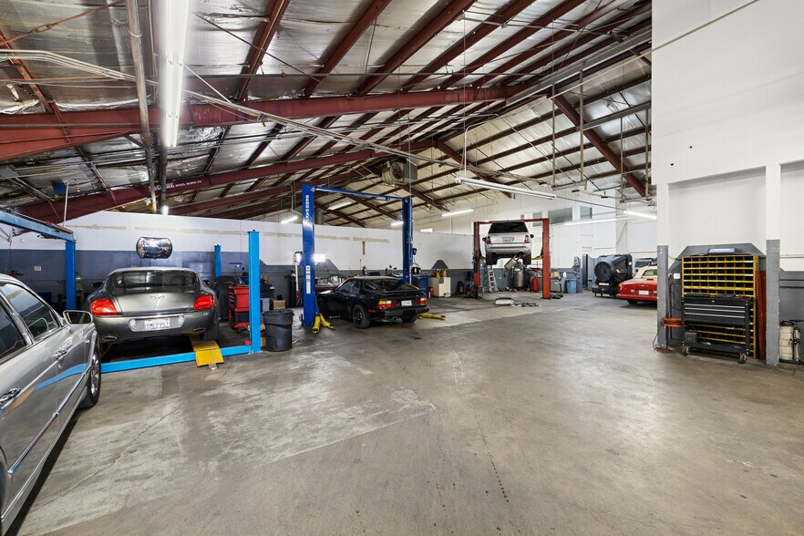 More Photos Of 4775-4779 E Ramon Rd, Palm Springs Warehouse For Sale