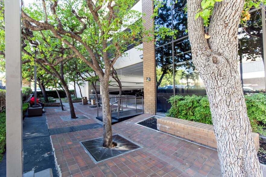 More Photos Of 911 E Colorado Blvd, Pasadena Office For Sale