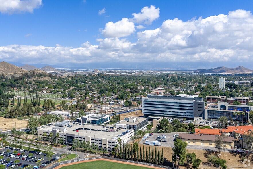 More Photos Of 4510 Brockton Ave, Riverside Unknown For Lease