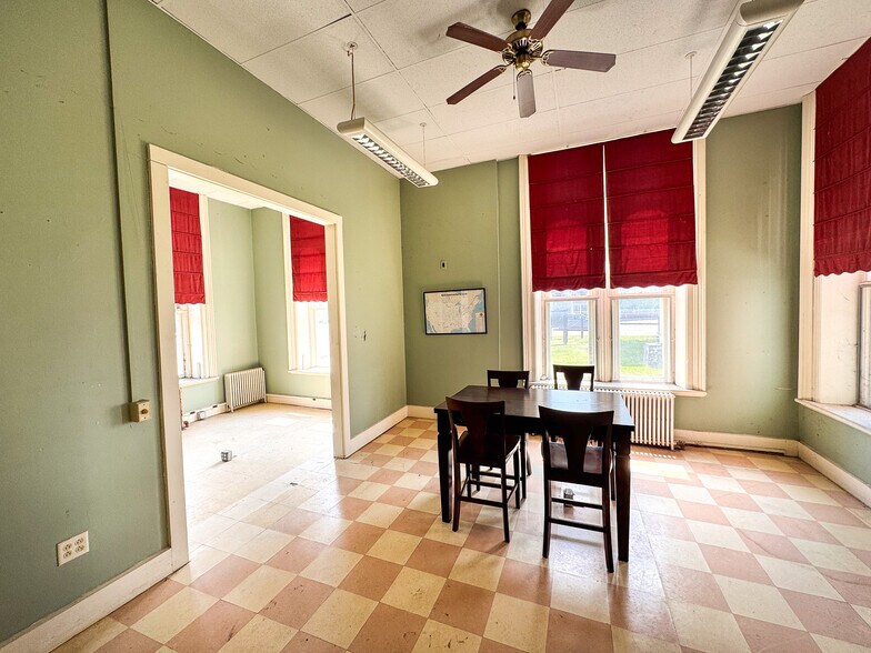 More Photos Of 2 Federal St, Saint Albans Specialty For Sale