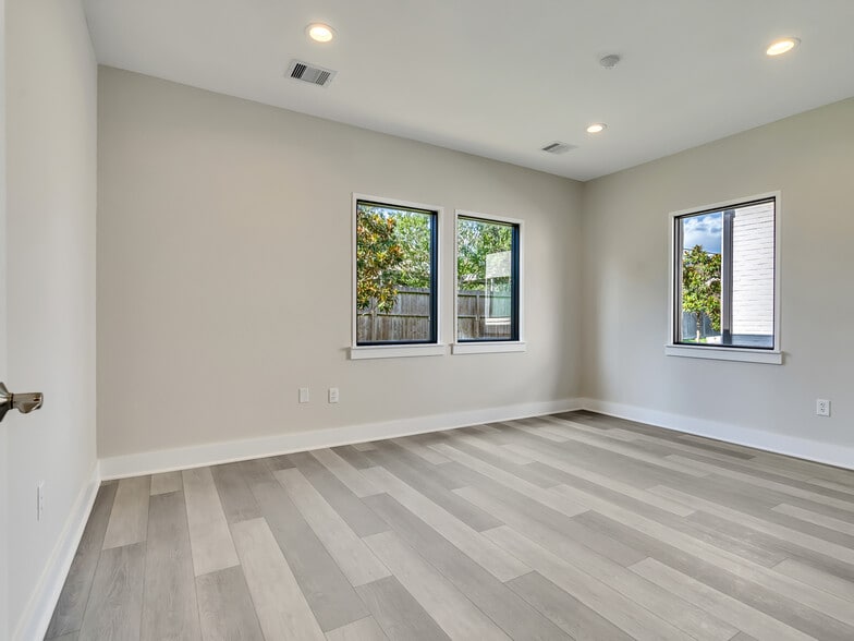 More Photos Of 2721 Sunrise Meadow Dr, Pearland Medical For Sale