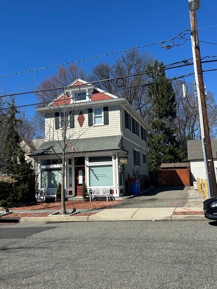 More Photos Of 15 Chestnut St, Tenafly Storefront For Sale
