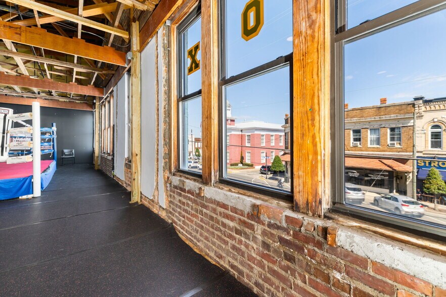 Primary Photo Of 111 Bank St, Oxford Sports And Entertainment For Lease