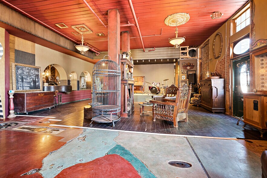 More Photos Of 103 S 6th St, Brownfield Restaurant For Sale