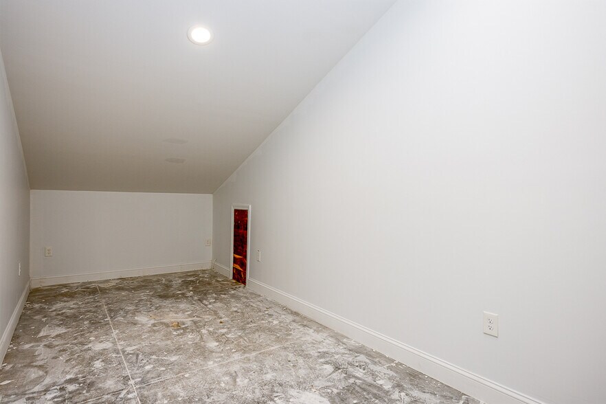 More Photos Of 1 Ten Eyck St, Stony Point General Retail For Sale