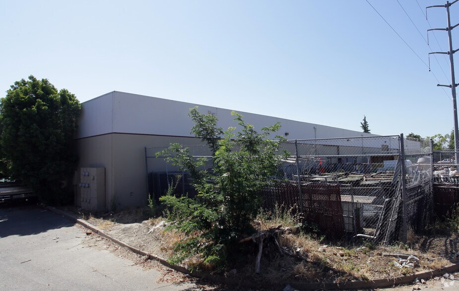 More Photos Of 830 Northport Dr, West Sacramento Warehouse For Lease