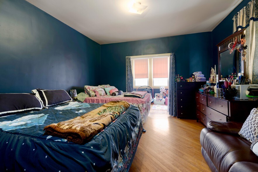 More Photos Of 15 Innis St, Staten Island General Retail For Sale