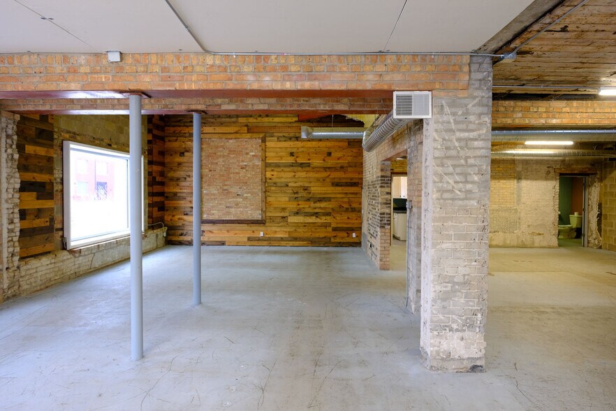 More Photos Of 408 W Main St, Benton Harbor Freestanding For Lease