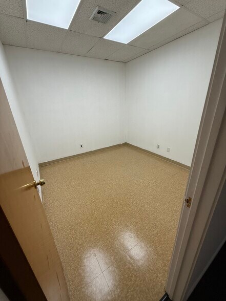 More Photos Of 991 Main St, Holbrook Medical For Lease