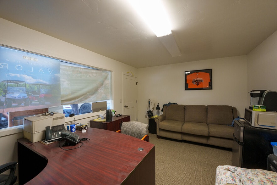More Photos Of 221 Griffin St, Salinas Warehouse For Sale
