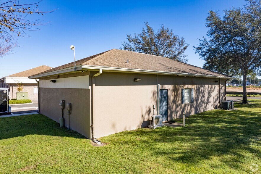 More Photos Of 1073 E Brandon Blvd, Brandon Office For Lease