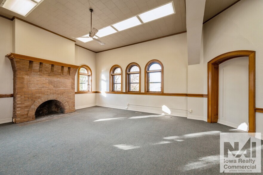 More Photos Of 100 E 1st St, Anamosa Specialty For Sale