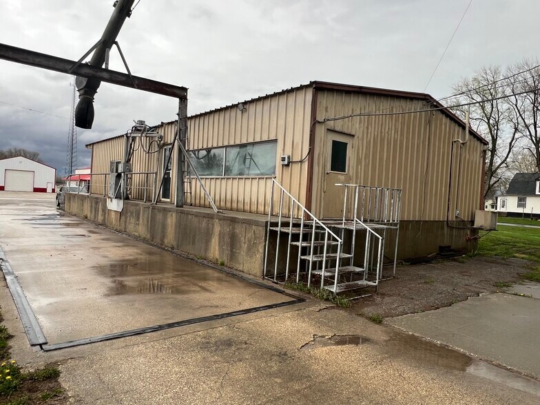 More Photos Of 300 Chestnut St, Elliott Specialty For Sale