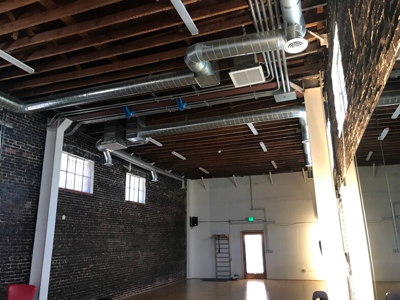 More Photos Of 2861 W Avenue 35, Glassell Park Storefront Retail Office For Lease