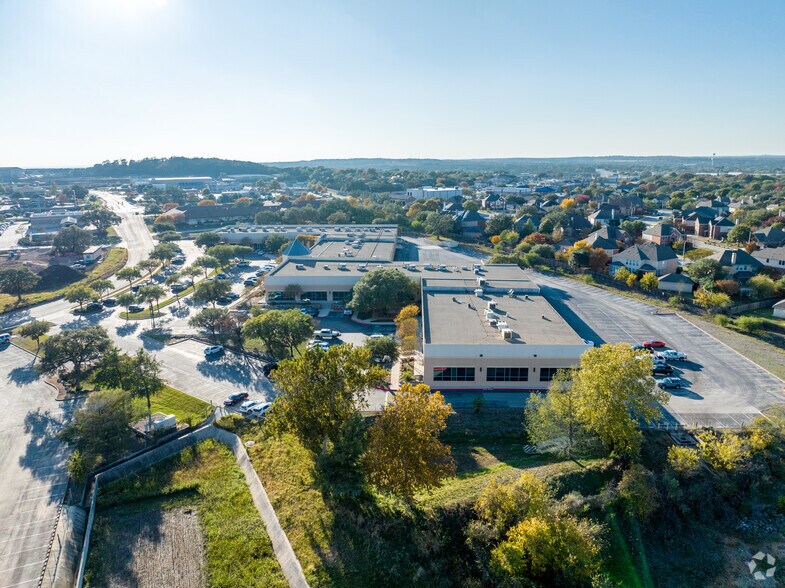 More Photos Of 1672 Independence Dr, New Braunfels Office For Lease