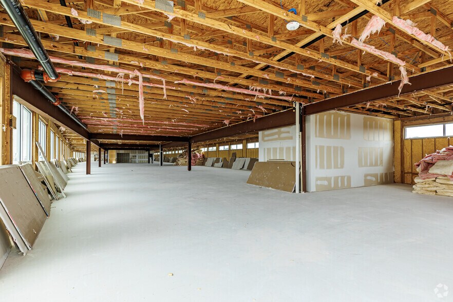 More Photos Of 1601 E Trinity Mills Rd, Carrollton Storefront Retail Office For Lease
