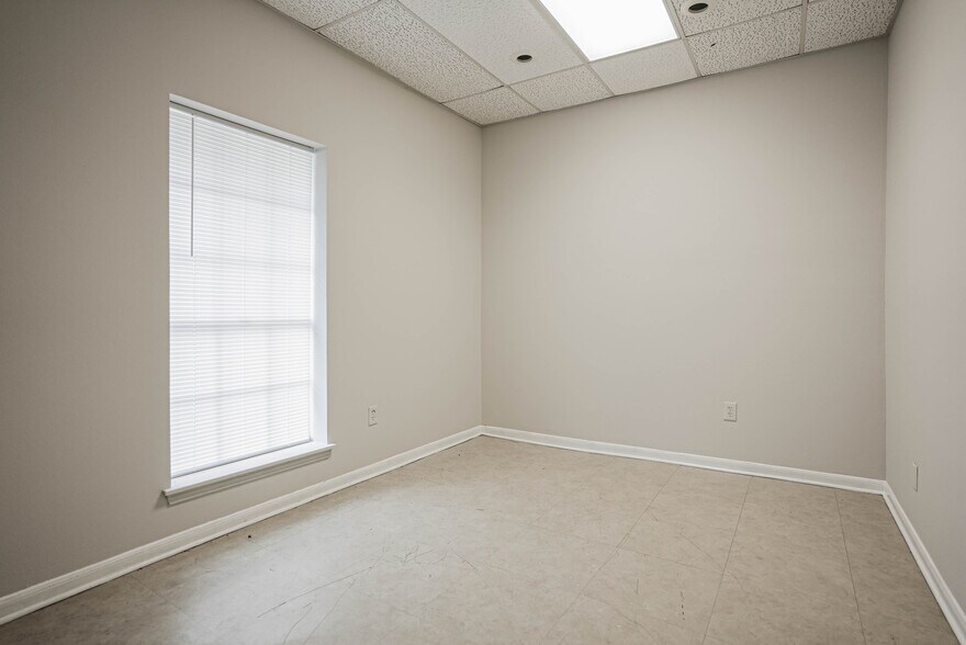 More Photos Of 14721 Pebble Bend Dr, Houston Medical For Sale
