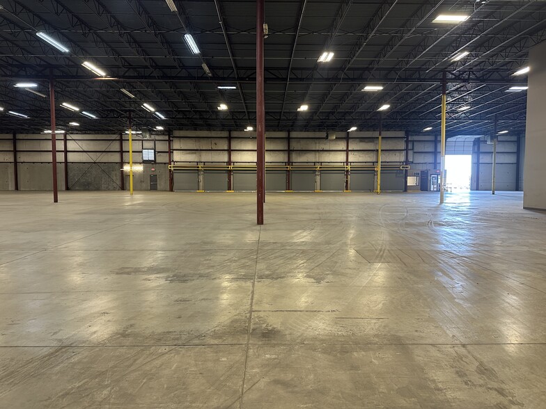 More Photos Of 12322 E 55th St, Tulsa Distribution For Lease