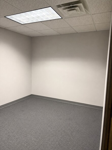 More Photos Of 10035 Sliding Hill Rd, Ashland Office For Lease
