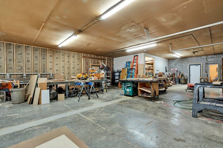 More Photos Of 1050 Whisperwood Trl NE, Cleveland Light Distribution For Sale