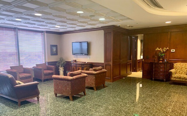 More Photos Of 2150 Goodlette-Frank Rd, Naples Office For Lease