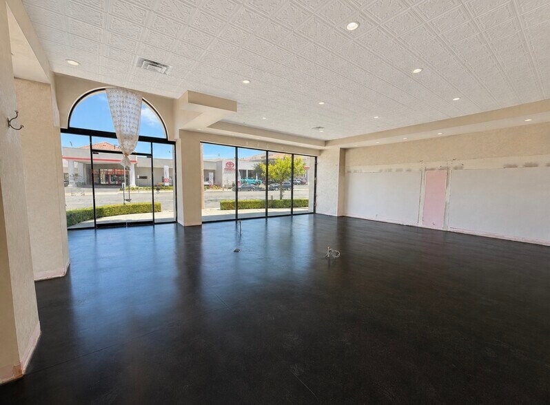More Photos Of 2388-2400 Thousand Oaks Blvd, Thousand Oaks Freestanding For Lease