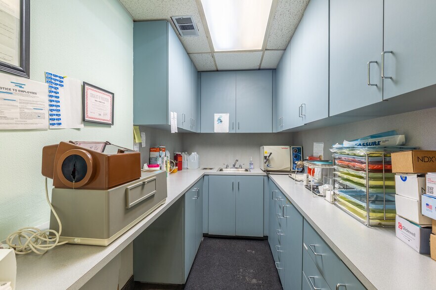 More Photos Of 2205 Clinton Dr, Galena Park Medical For Lease