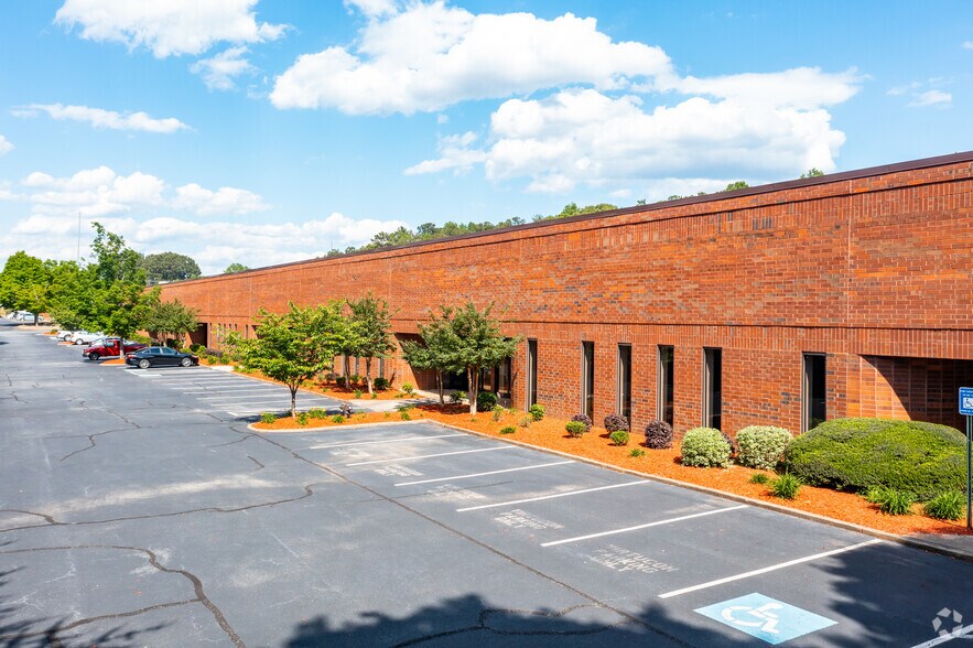 More Photos Of 6610 Bay Cir, Peachtree Corners Warehouse For Lease