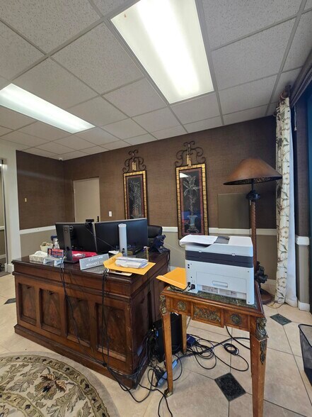 More Photos Of 4091 Colonial Blvd, Fort Myers Office Residential For Sale