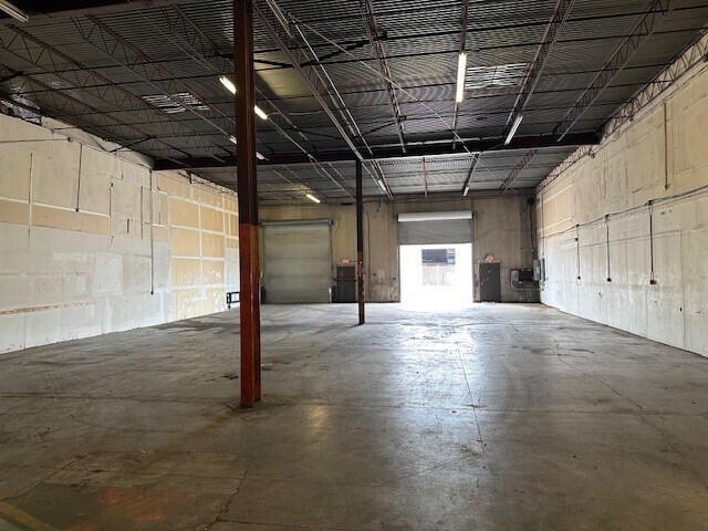 More Photos Of 6101-6127 Long Dr, Houston Unknown For Lease