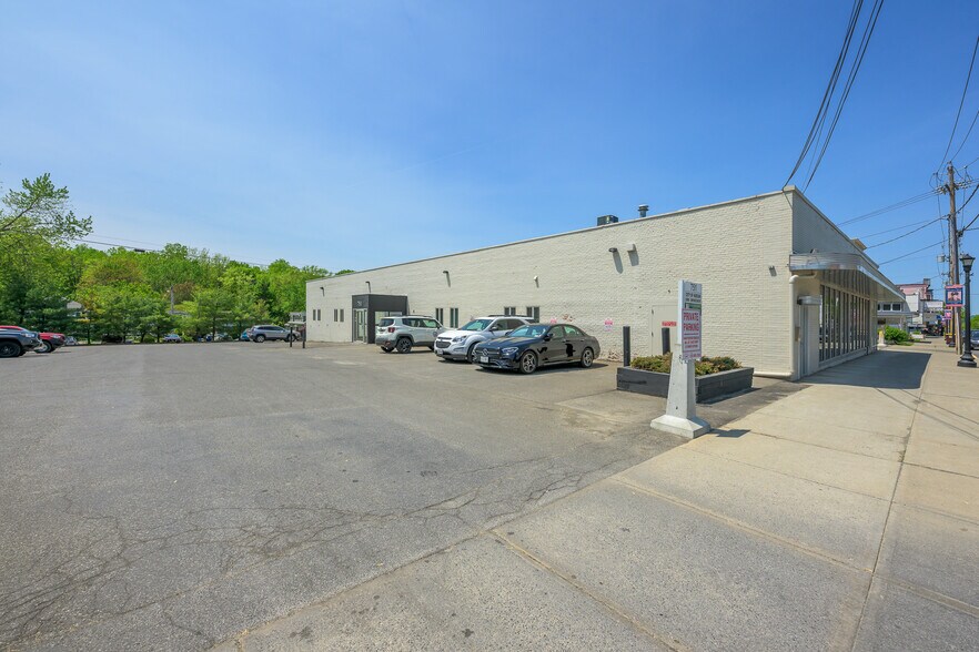 More Photos Of 747 Warren St, Hudson Medical For Sale