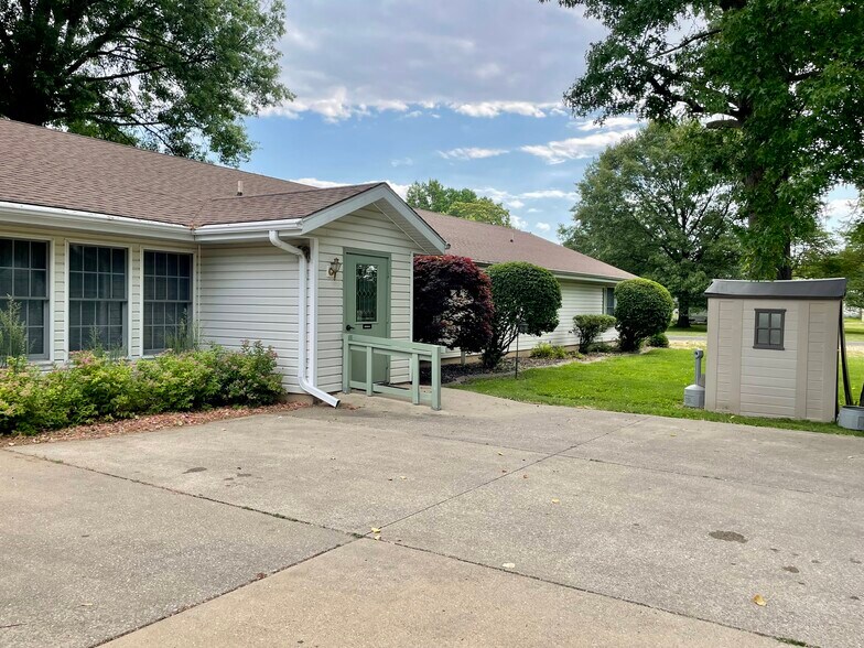 More Photos Of 410 Sunset Dr, Vandalia Apartments For Sale