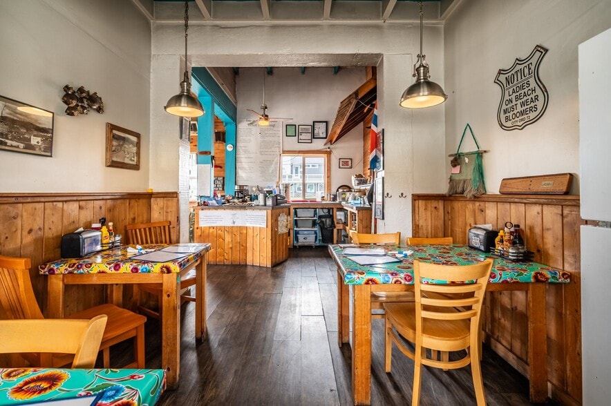 More Photos Of 259 6th St, Port Orford Restaurant For Sale