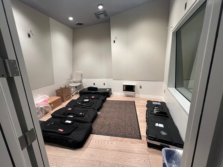 More Photos Of 1138-1148 N Western Ave, Los Angeles Loft Creative Space For Lease
