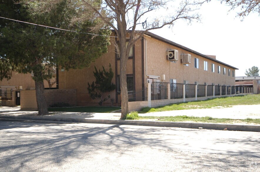 More Photos Of 518-524 E Avenue Q-12, Palmdale Apartments For Sale