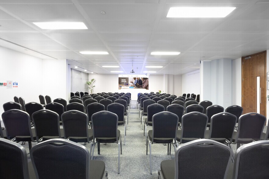 More Photos Of 99 Bishopsgate, London Office For Lease