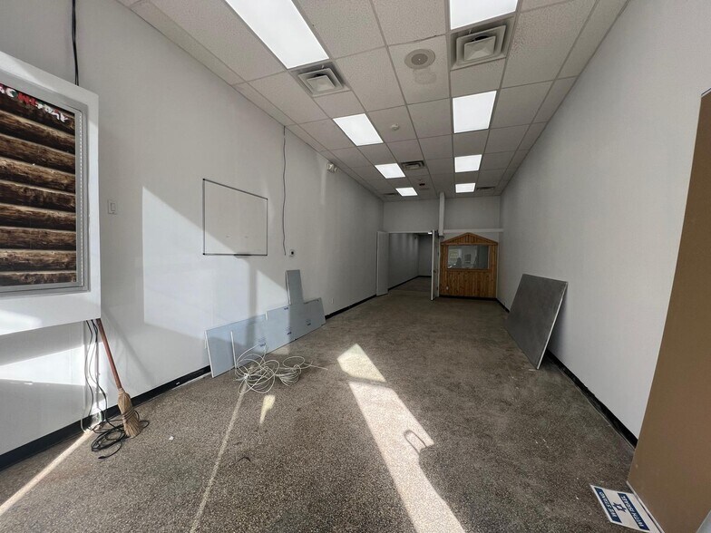 More Photos Of 411 Jericho Tpke, New Hyde Park Storefront Retail Office For Lease