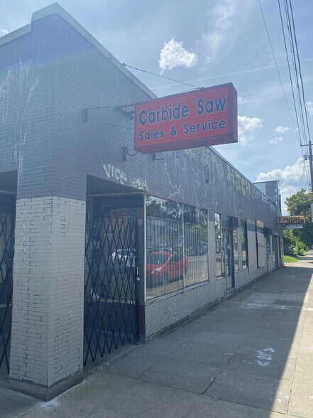 More Photos Of 4040 SE Division St, Portland Warehouse For Sale