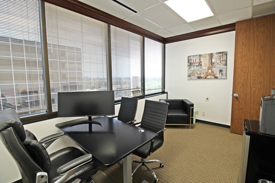 More Photos Of 11767 Katy Fwy, Houston Office For Lease