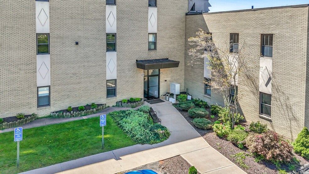 More Photos Of 351 Merline Rd, Vernon Medical For Lease