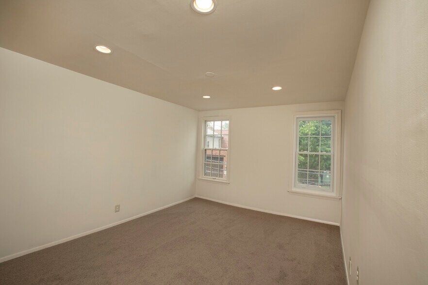 More Photos Of 15 E Bridge St, New Hope Storefront Retail Residential For Sale