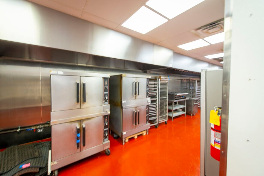 More Photos Of 321 S Jefferson St, Chicago Storefront Retail Office For Lease