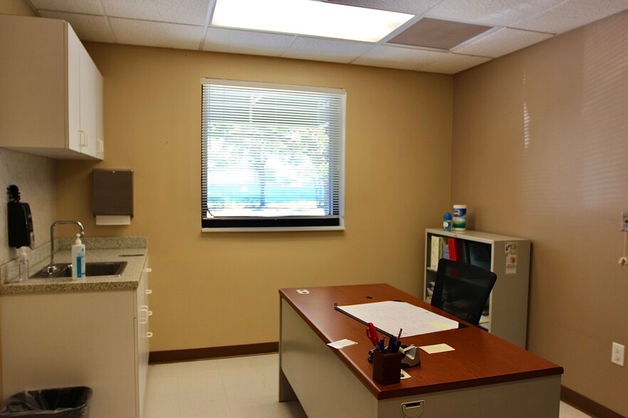 More Photos Of 650 34th St S, Saint Petersburg Medical For Sale