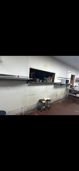 More Photos Of 139 W Shawnee St, Muskogee General Retail For Lease