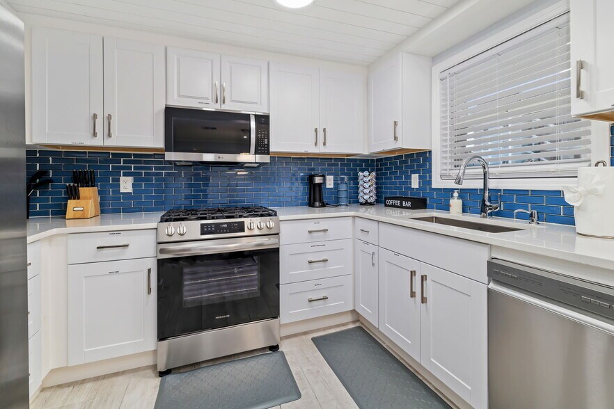 More Photos Of 9022 Midnight Pass Rd, Sarasota Apartments For Sale