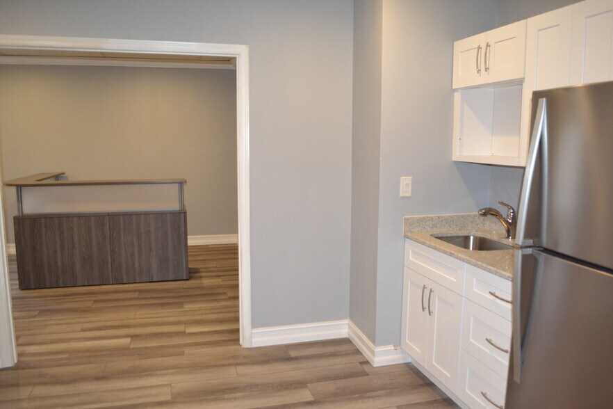 More Photos Of 217 W Seminole Ave, Melbourne Office For Lease